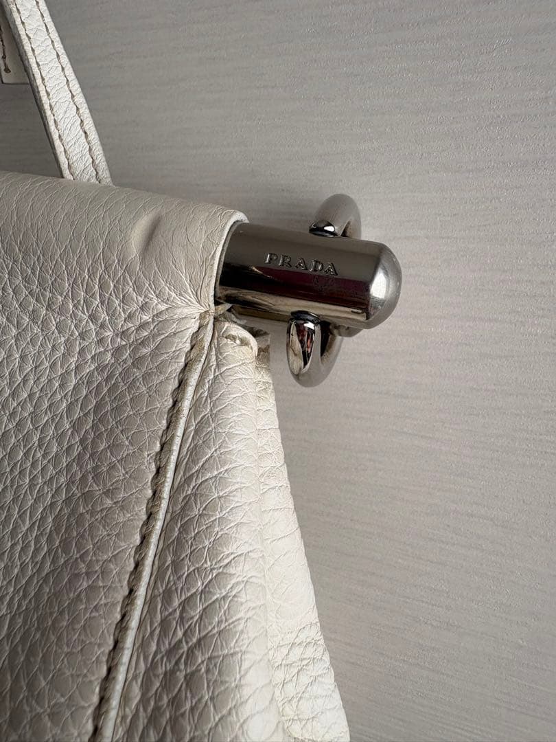 【PRADA 】希少デザイン✨✨ ホワイトレザー ショルダーバッグ