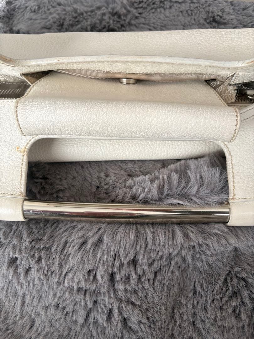 【PRADA 】希少デザイン✨✨ ホワイトレザー ショルダーバッグ