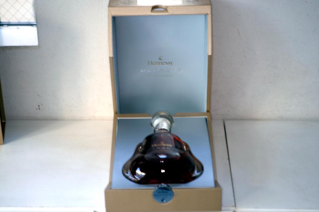 ヘネシー パラディ 　クリスタルボトル　化粧箱　外カバー付き