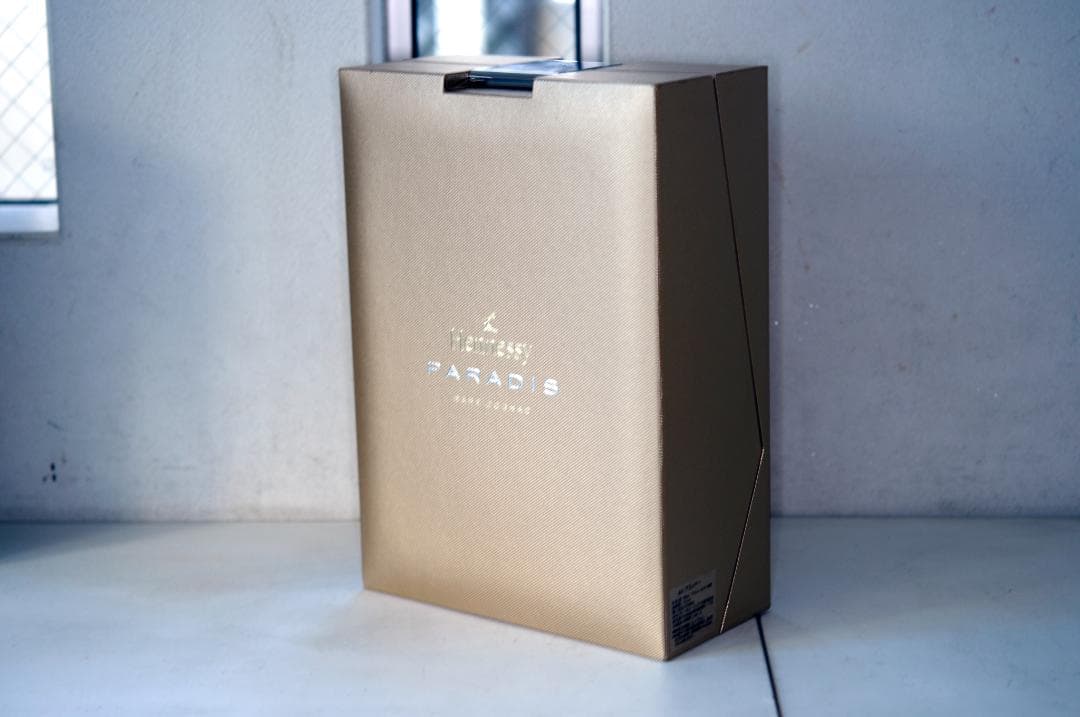 ヘネシー パラディ 　クリスタルボトル　化粧箱　外カバー付き