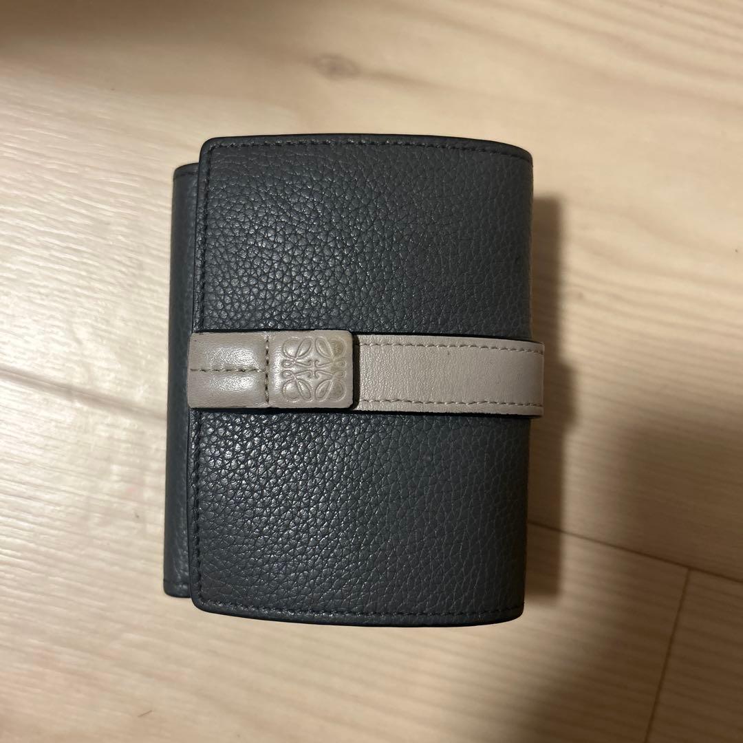 レ*ン様 LOEWE 三つ折り財布 黒とグレー