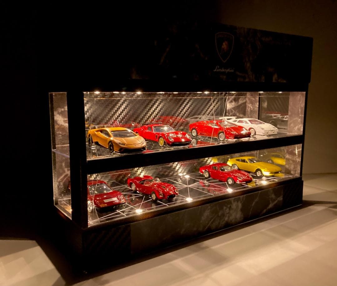 春兎 1/64展示16台可・大理石＆カーボン・ディスプレーBOX/ジオラマ