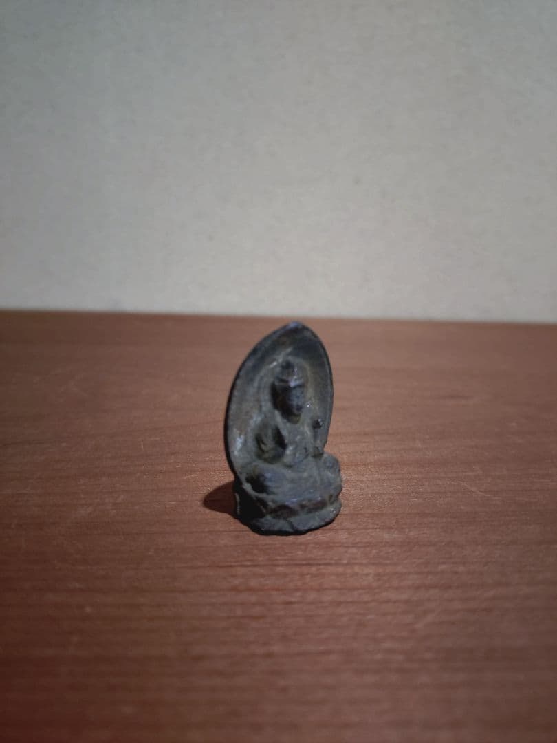 銅造 聖観音菩薩 坐像 懐中仏 兜仏 豆仏 旅仏