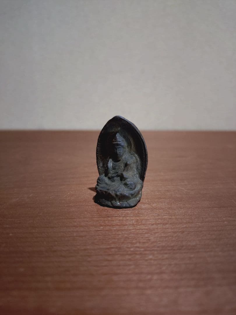 銅造 聖観音菩薩 坐像 懐中仏 兜仏 豆仏 旅仏