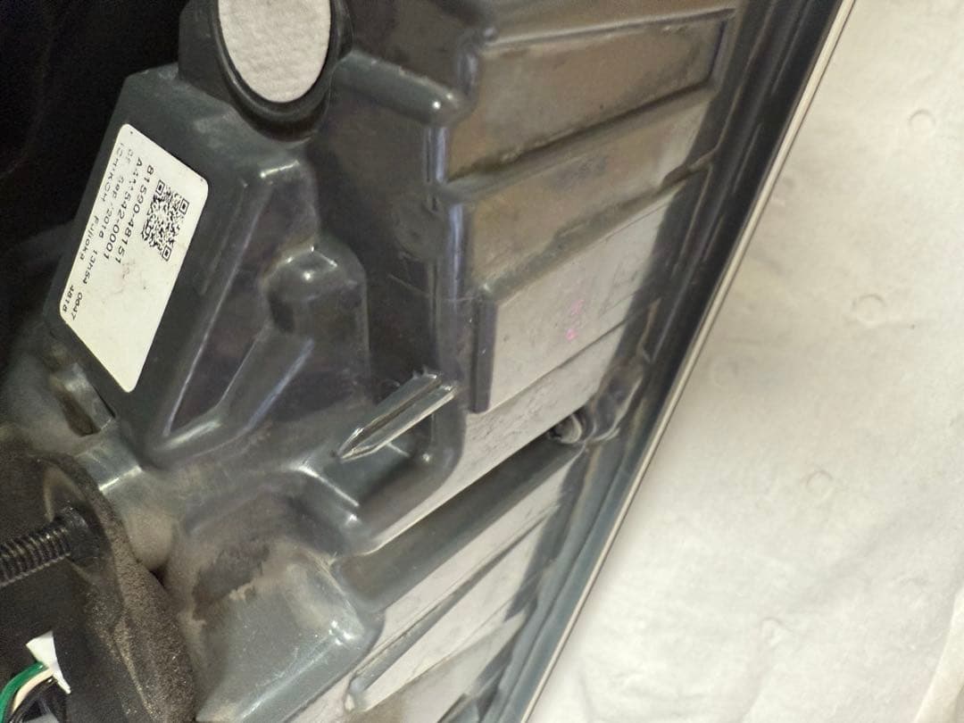 60系ハリアー（前期） 左テールレンズ バックドア側