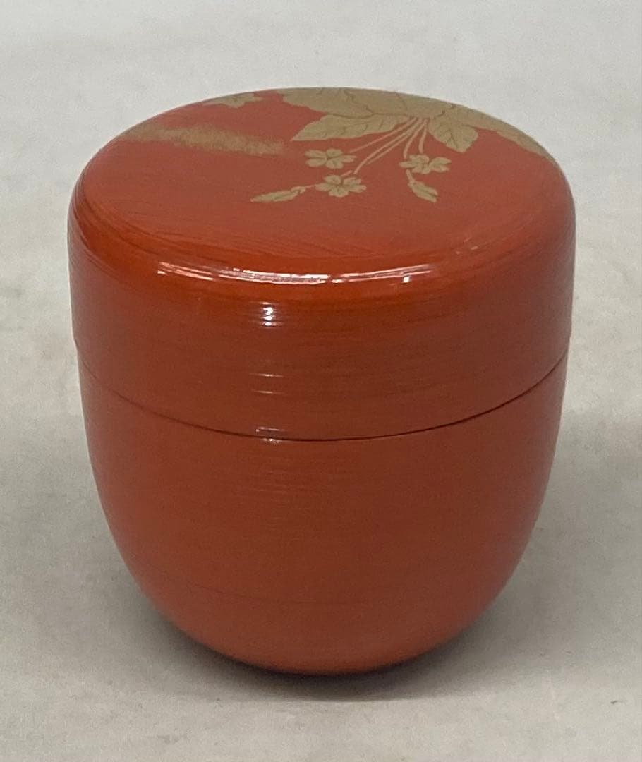 B532b「春の野蒔絵 朱刷目 中棗」熊谷秀穂作　共箱　薄茶器　茶道具