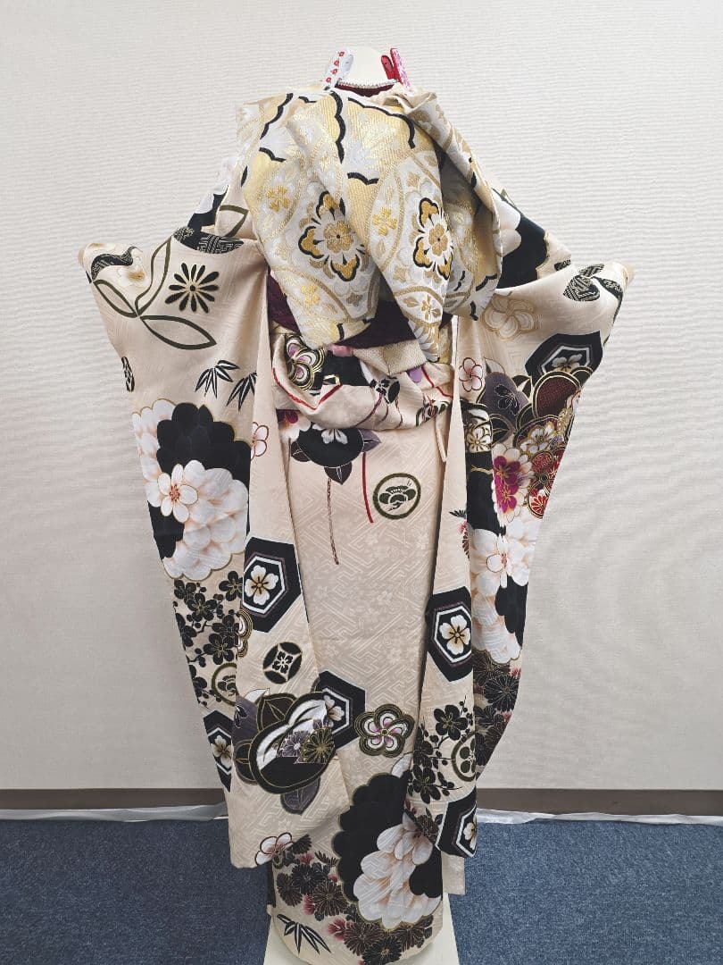 【157~170センチぐらいの方が適応サイズ】振袖フルセット　玉城ティナベージュ