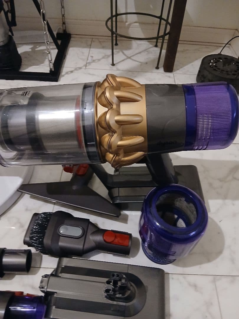 t*5様 Dyson sv14充電スタンド、予備バッテリー付 403