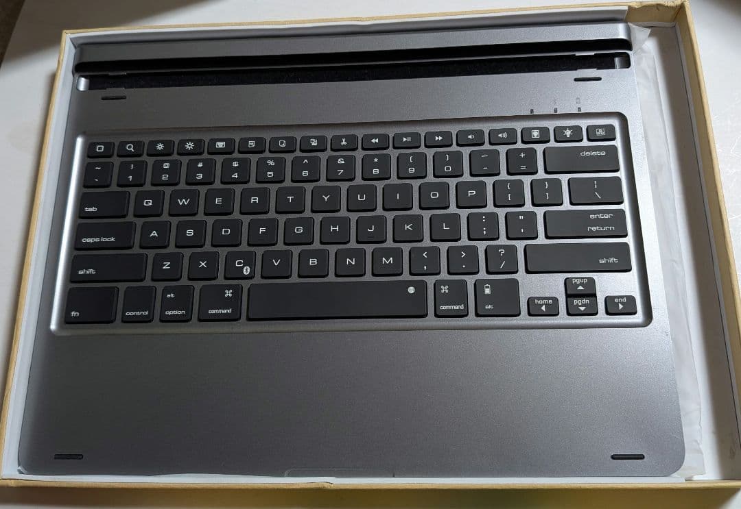 iPad Pro Bluetoothキーボード シルバー