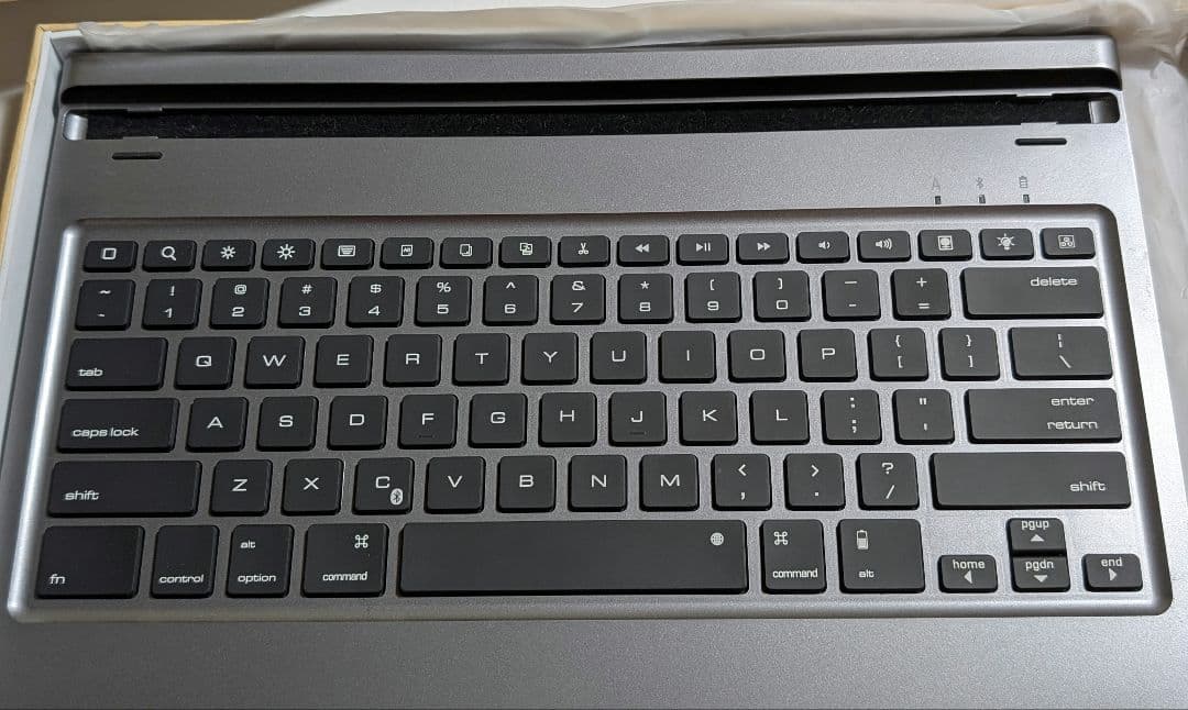 iPad Pro Bluetoothキーボード シルバー