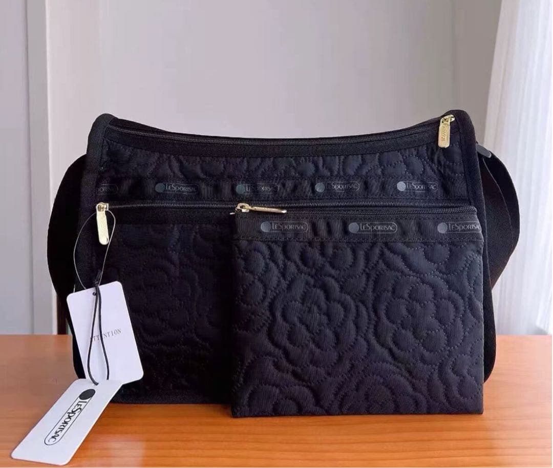 新品　LeSportsacレスポートサック　ショルダーバッグ　斜め掛け　黒　花柄