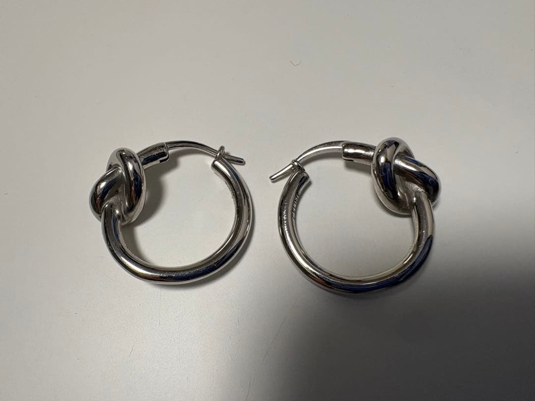 CELINE ノット スモールフープピアス　シルバー