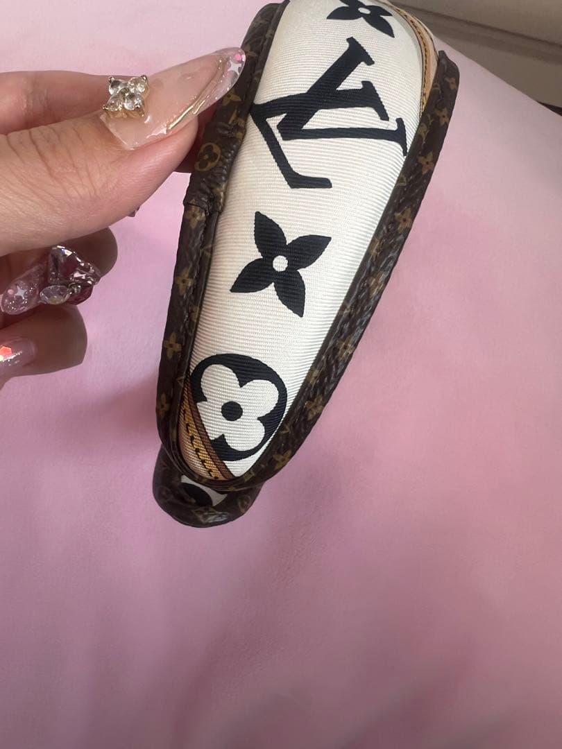 ヴィトン　カチューシャ美品