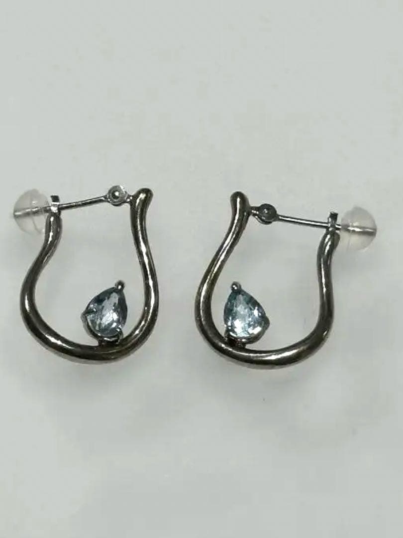 4℃ フープ型　シルバー製ピアス 水色ストーン付き