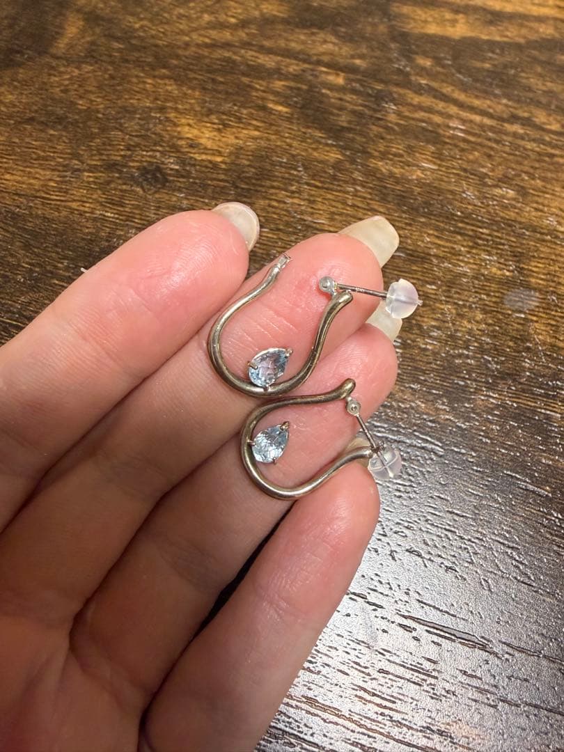 4℃ フープ型　シルバー製ピアス 水色ストーン付き