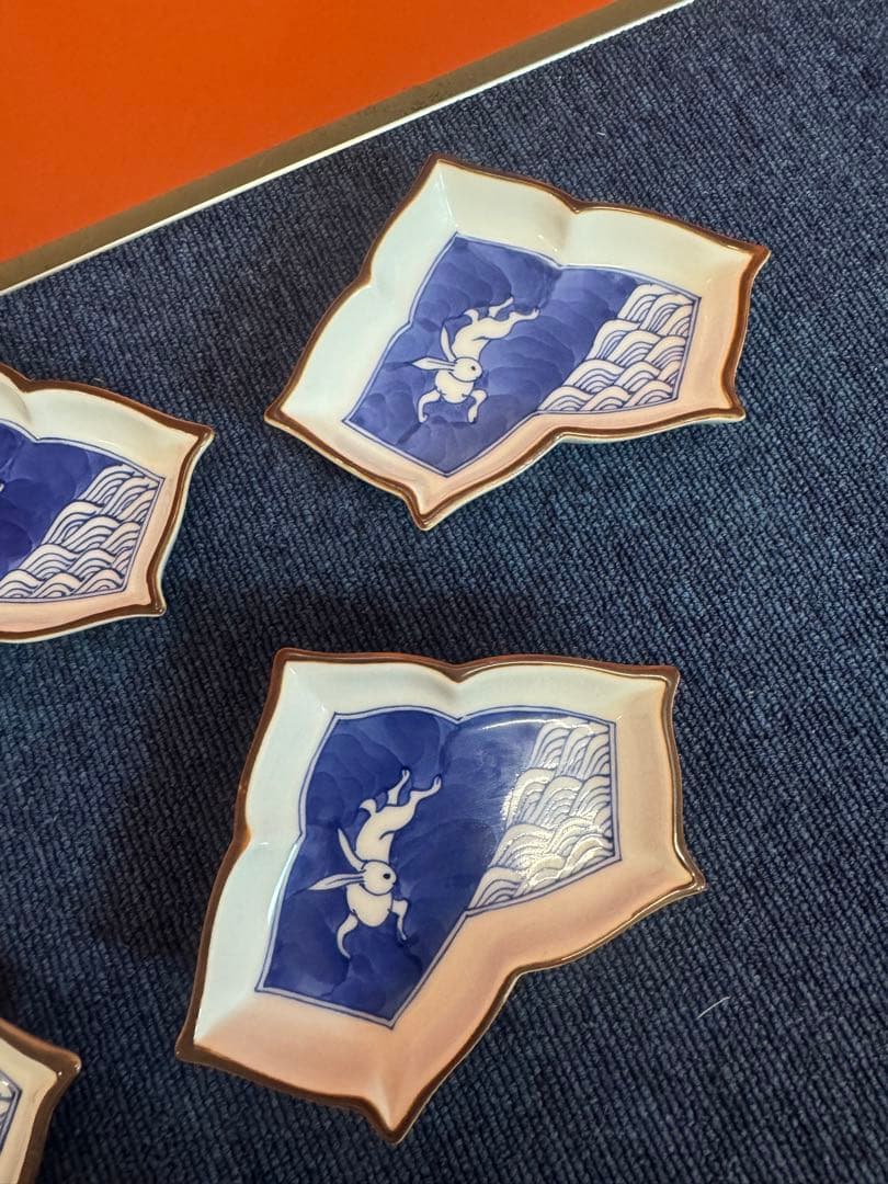 1892 宮内庁御用達『十四代 辻常陸』　辻製　染付兎文　変形皿　5客