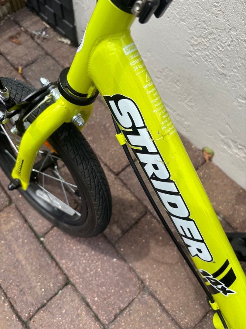 STRIDER（ストライダー）14x イエロー　本体・付属品・スタンド付元箱あり