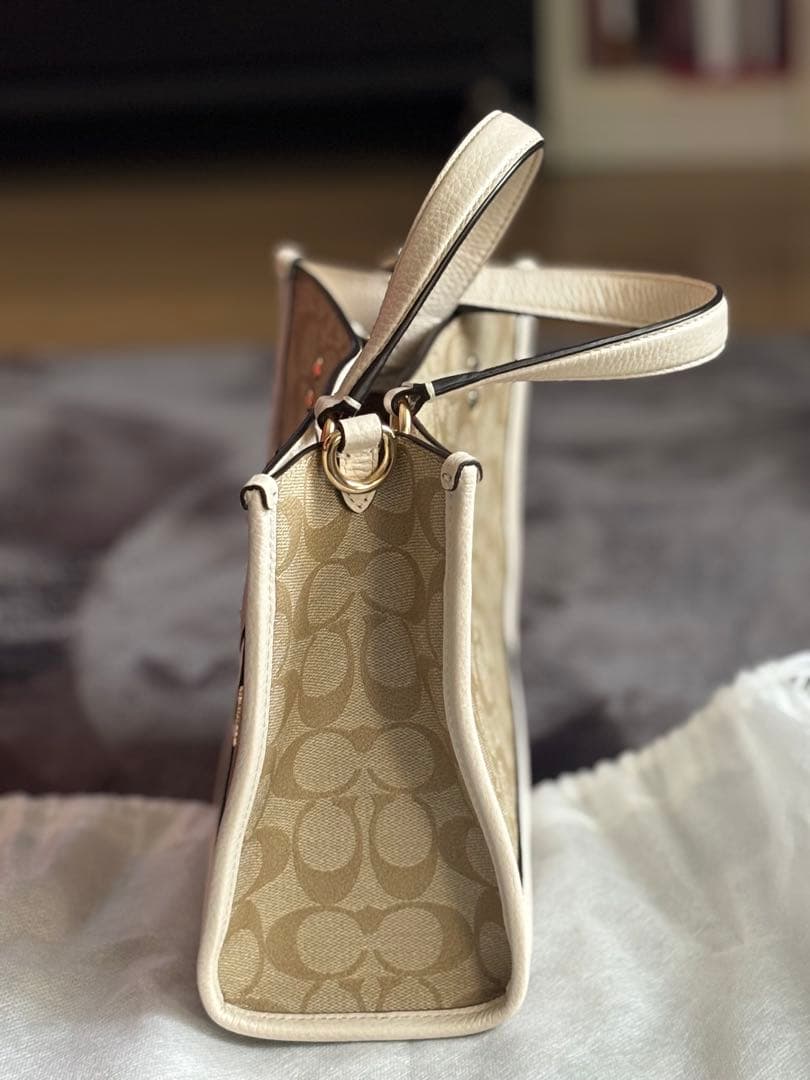 COACH ベージュ キャンバス ショルダーバッグ　アウトレット