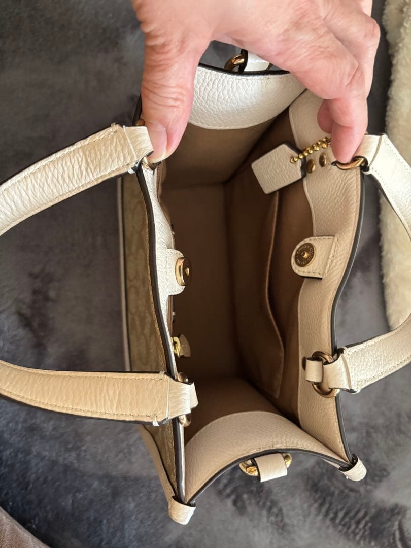 COACH ベージュ キャンバス ショルダーバッグ　アウトレット