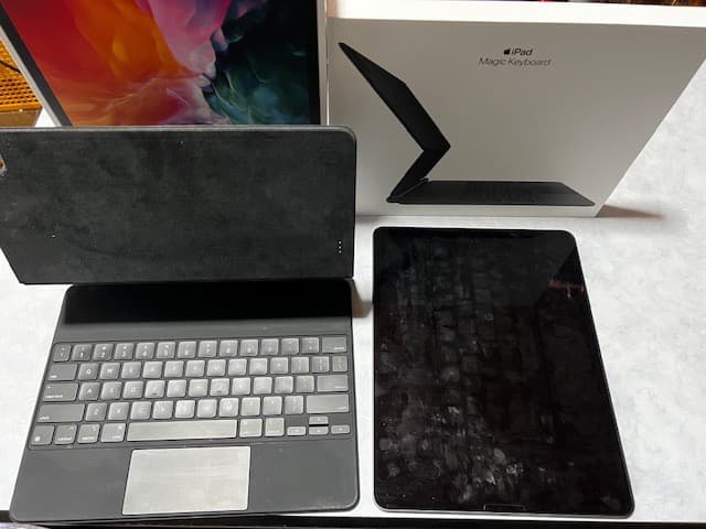 iPad Pro 12.9（第４世代）+ Magic Keyboard セット