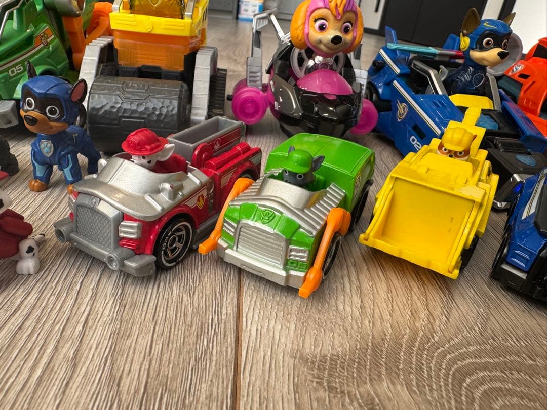 パウパトロールベーシックビーグルセット　フィギュア付き