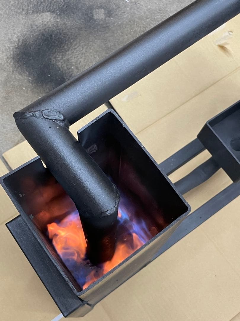 廃油ストーブ　ロケットストーブ　送風機と五徳付い