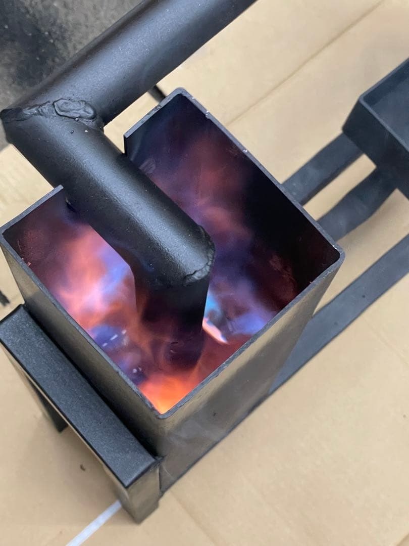 廃油ストーブ　ロケットストーブ　送風機と五徳付い