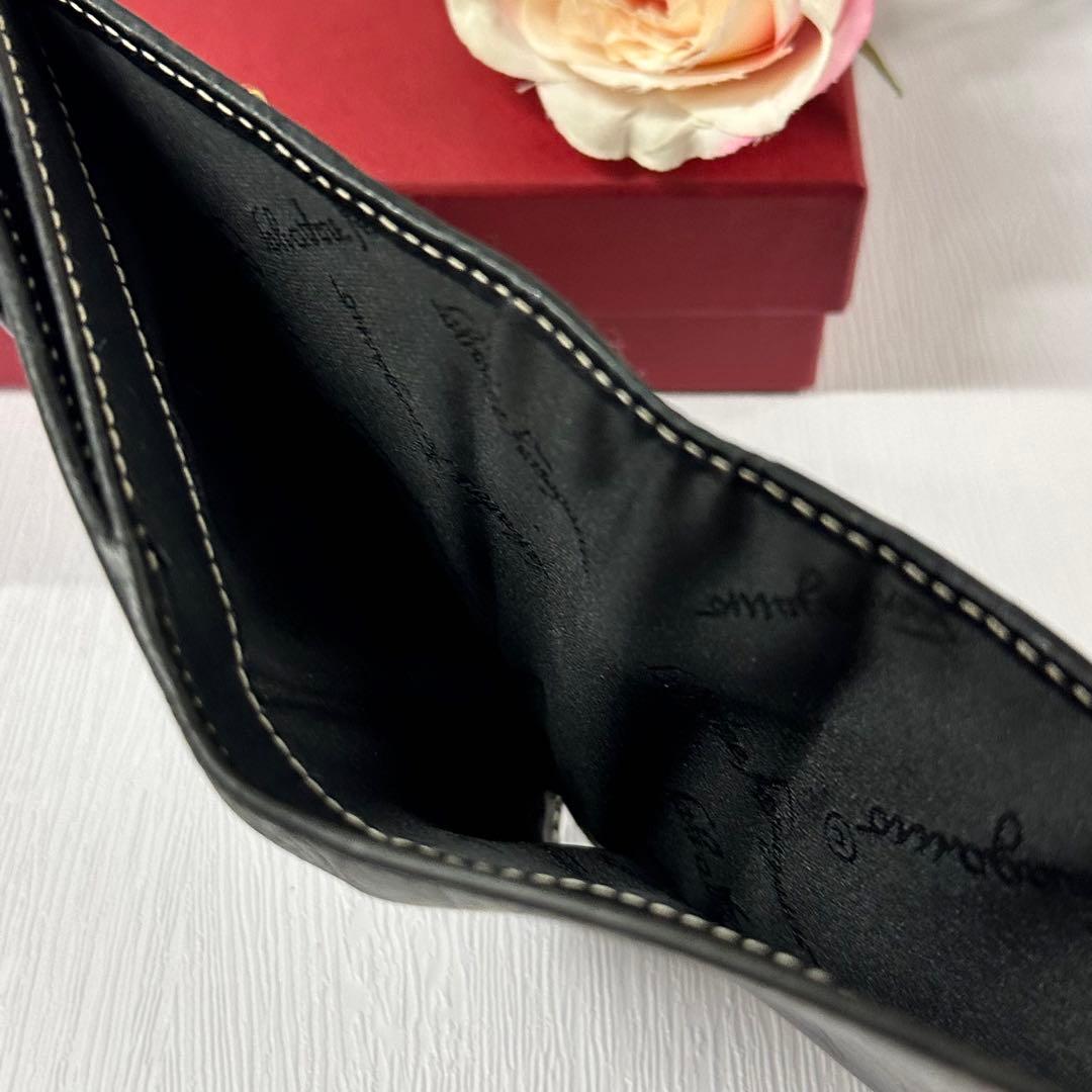 新品同様‼️ サルヴァトーレフェラガモ　財布　二つ折り　折り財布　ガンチーニ