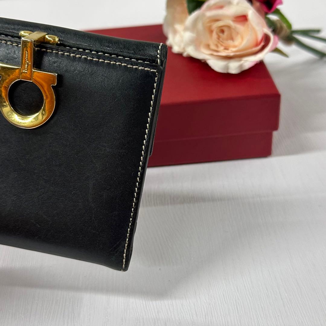 新品同様‼️ サルヴァトーレフェラガモ　財布　二つ折り　折り財布　ガンチーニ