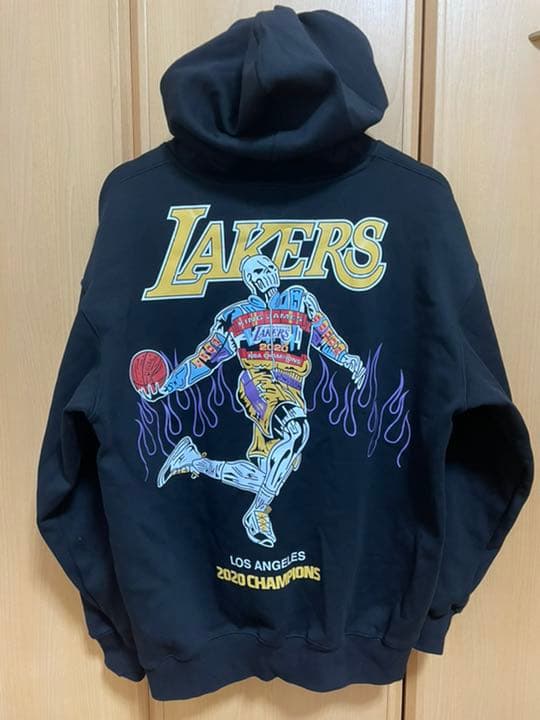 新*り様 極美品WARREN LOTAS LAKERS フーディー　希少品
