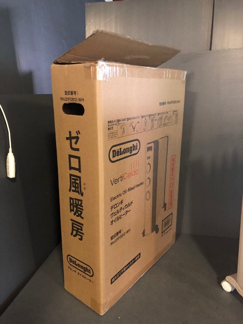 【未使用品】デロンギオイルヒーター　RHJ21F0812-WH