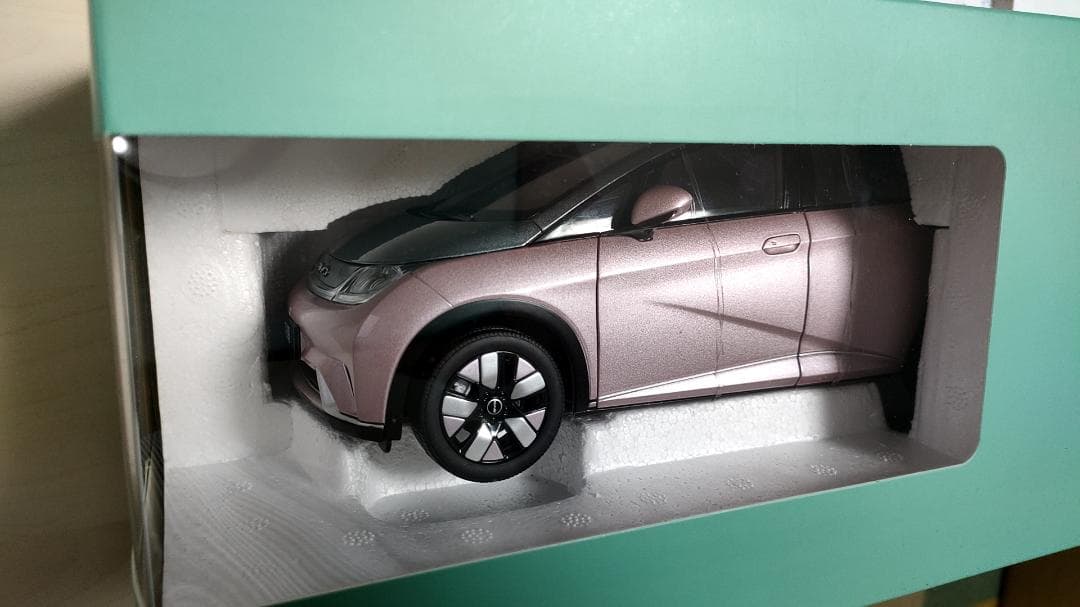 BYD DOLPHIN 非売品 ミニカー 1/18　未開封品