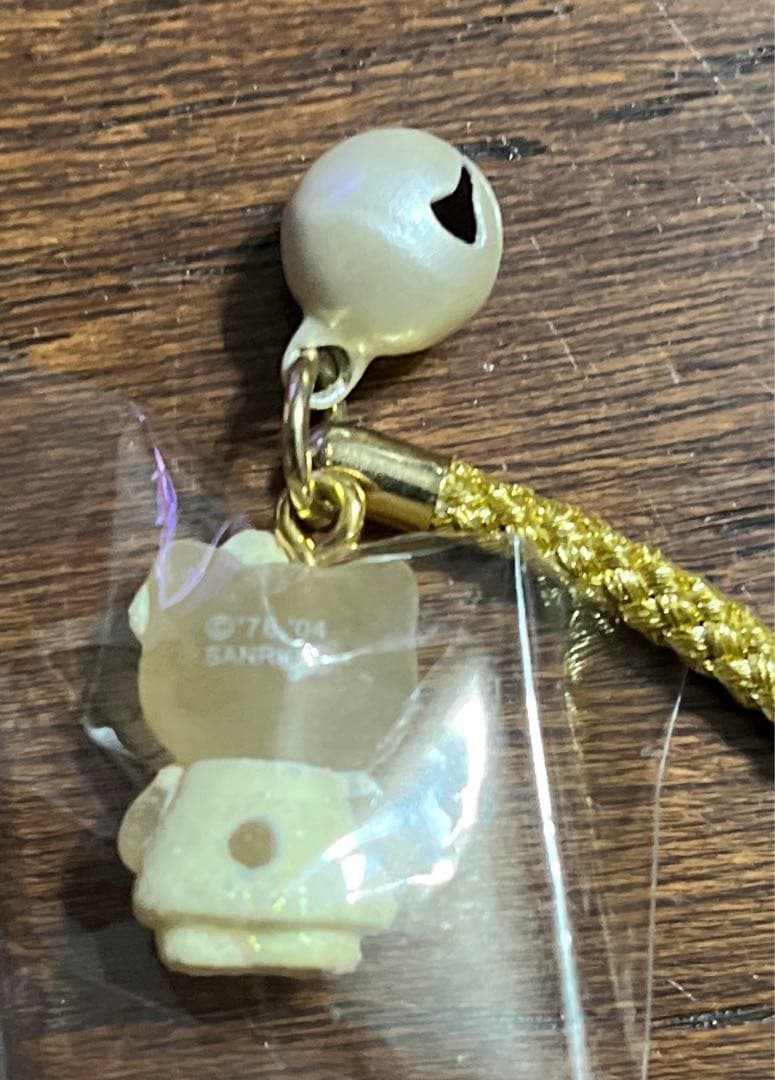 激レア　キティ　ラメ入りホワイトドレス　ストラップ　根付