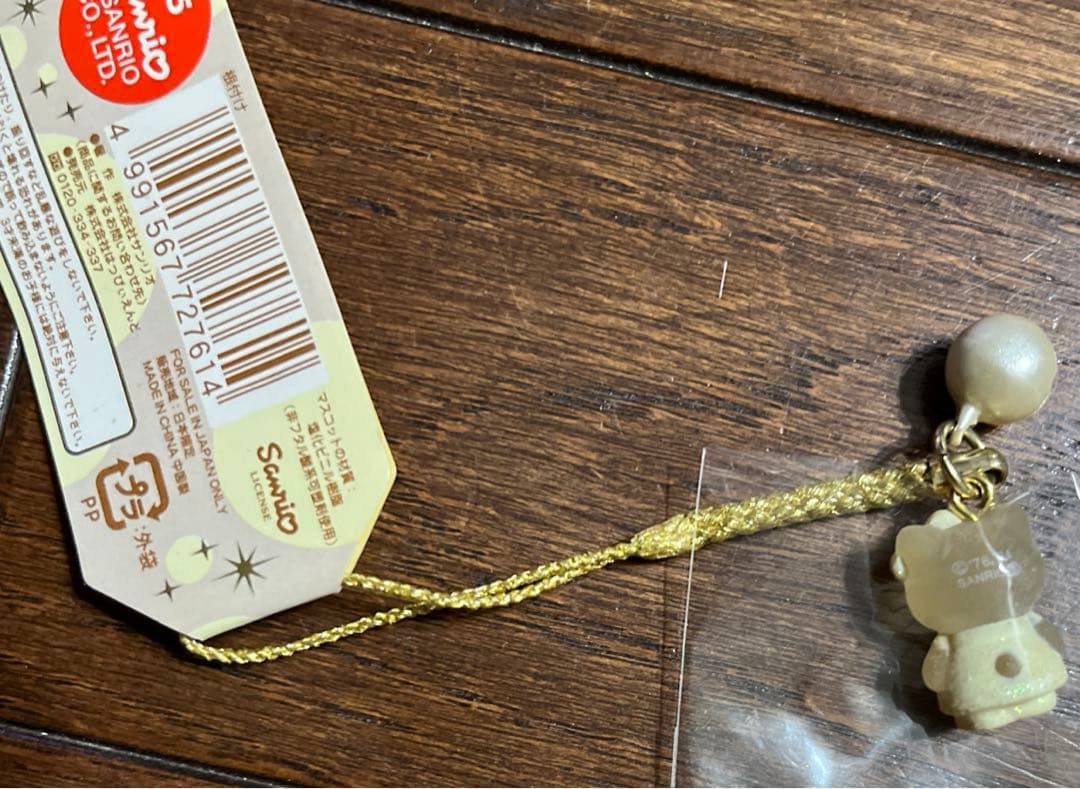 激レア　キティ　ラメ入りホワイトドレス　ストラップ　根付