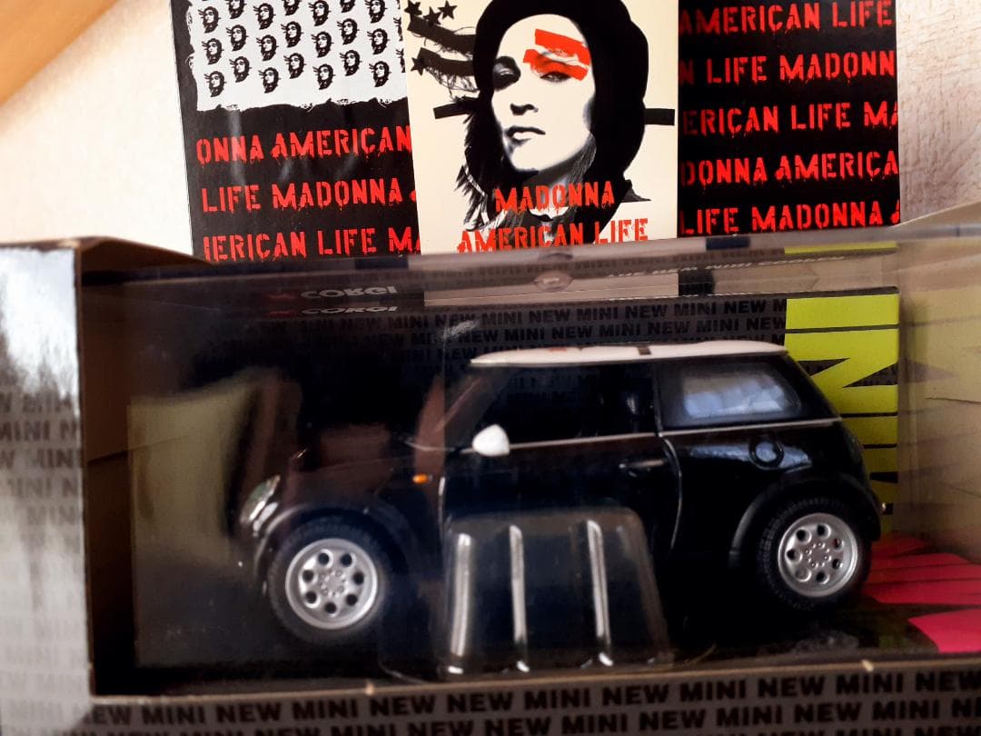 マドンナ　 American Life 　Corgi製　Mini Cooper