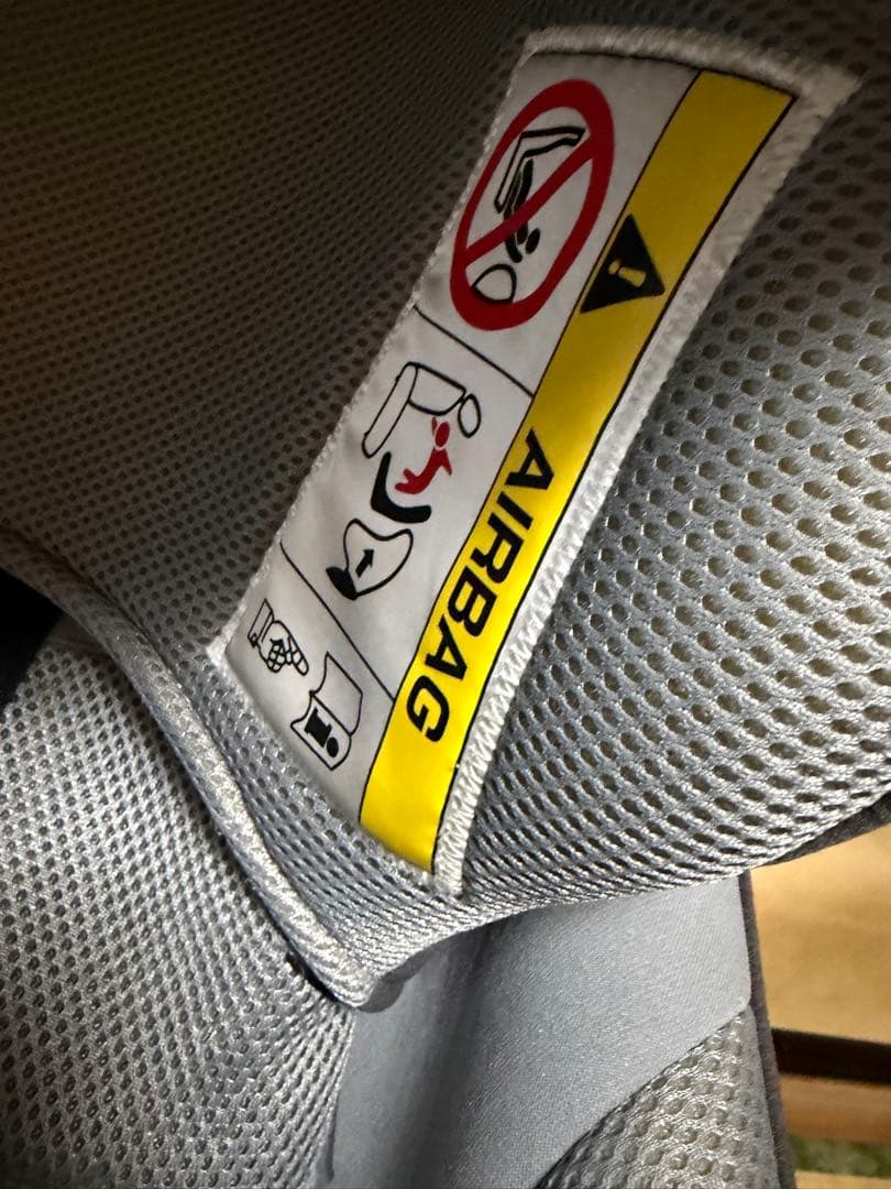 Combi 車用チャイルドシート グレー 日よけ付き