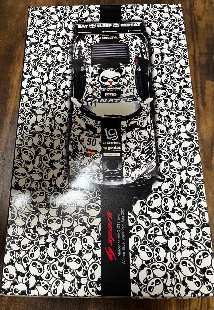 スパーク　ミニカー　1/18 スパーク　メルセデスAMG GT3 マッドパンダ