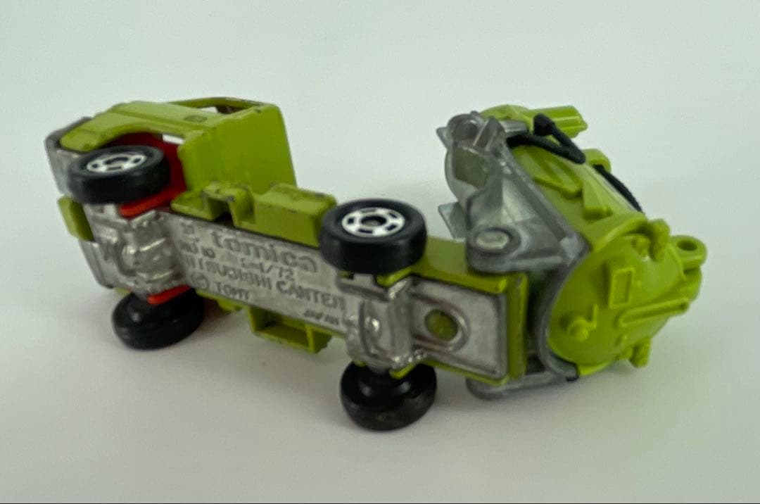 トミカ 三菱キャンターグリットスイパー　水道局のタンク車