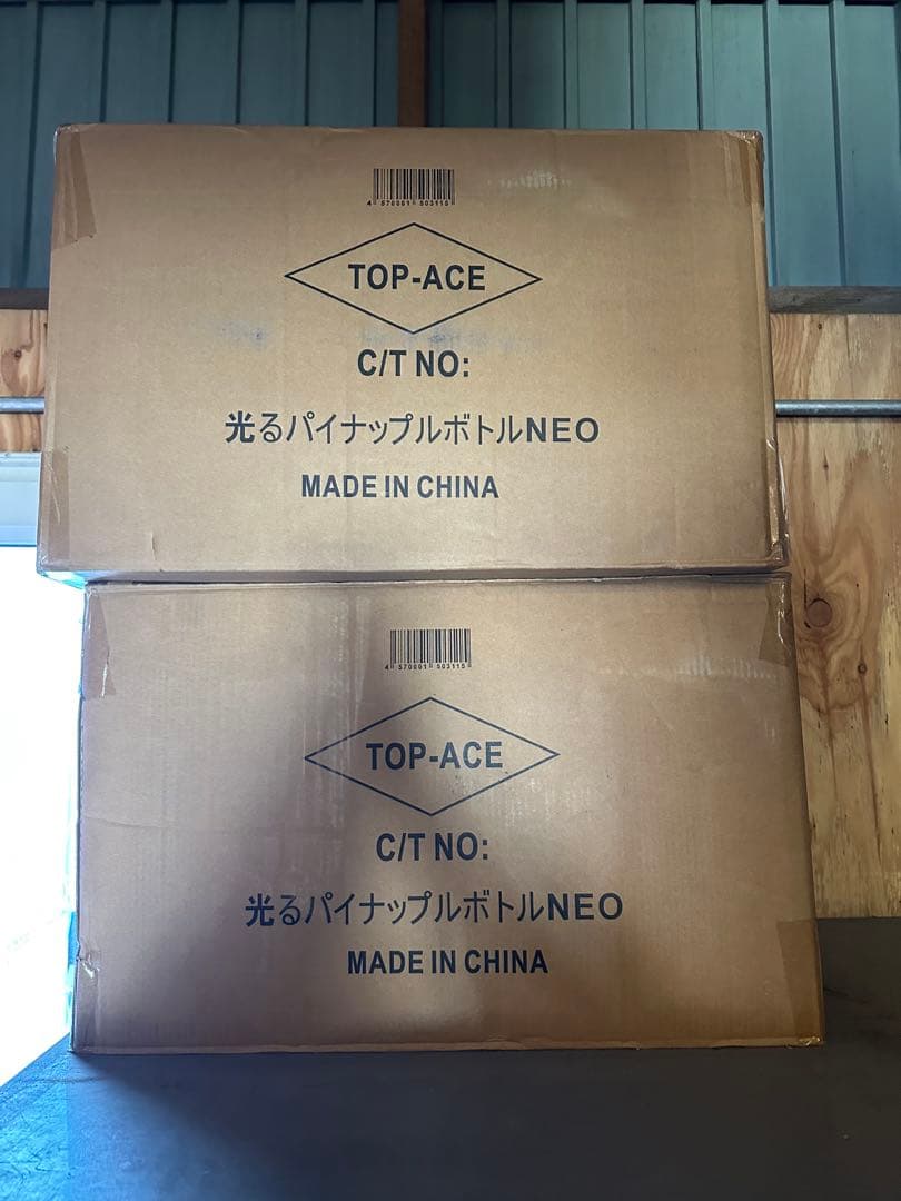 光る！　パイナップルボトル