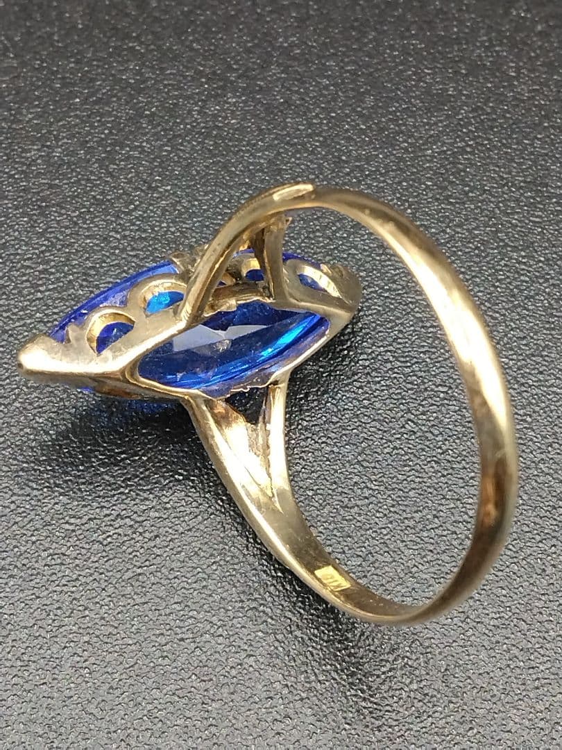 ​【昭和レトロ】K18 ブルー合成石 彫金 透かし ヴィンテージリング 指輪