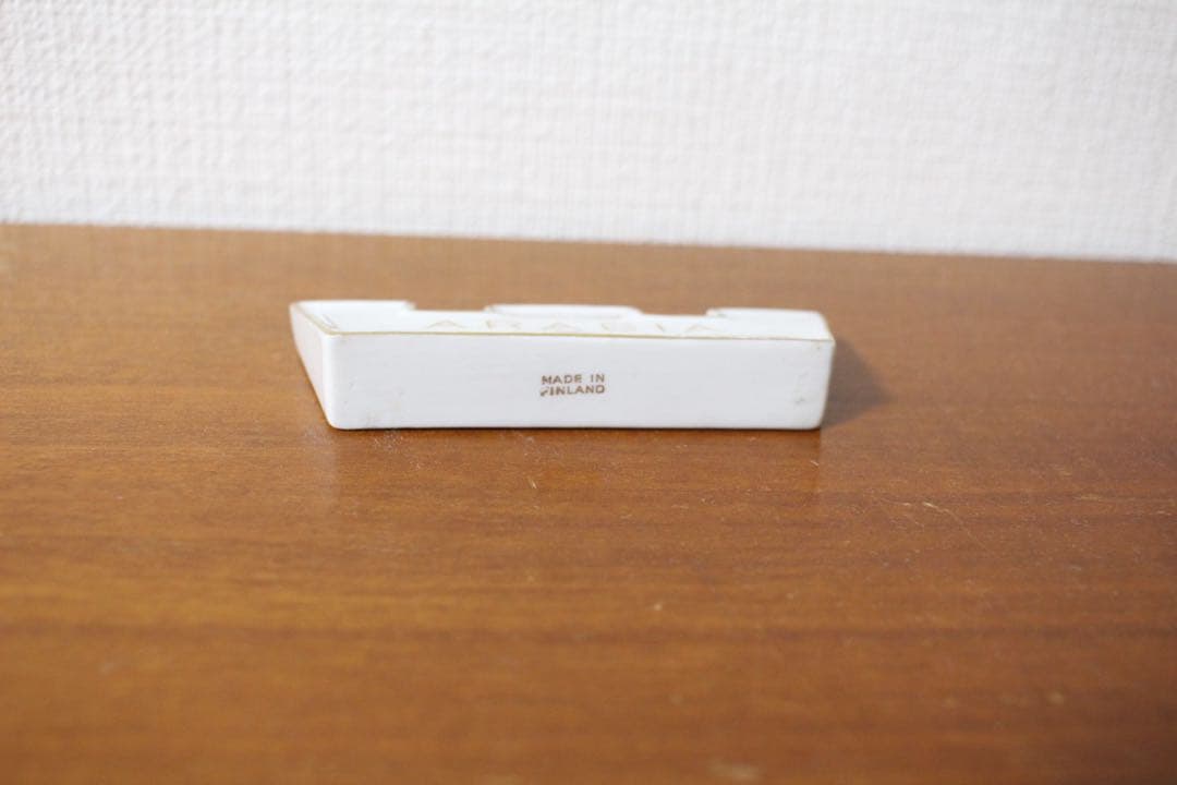 ARABIA ヴィンテージ　ディーラーサイン　陶器製 ホワイト雑貨