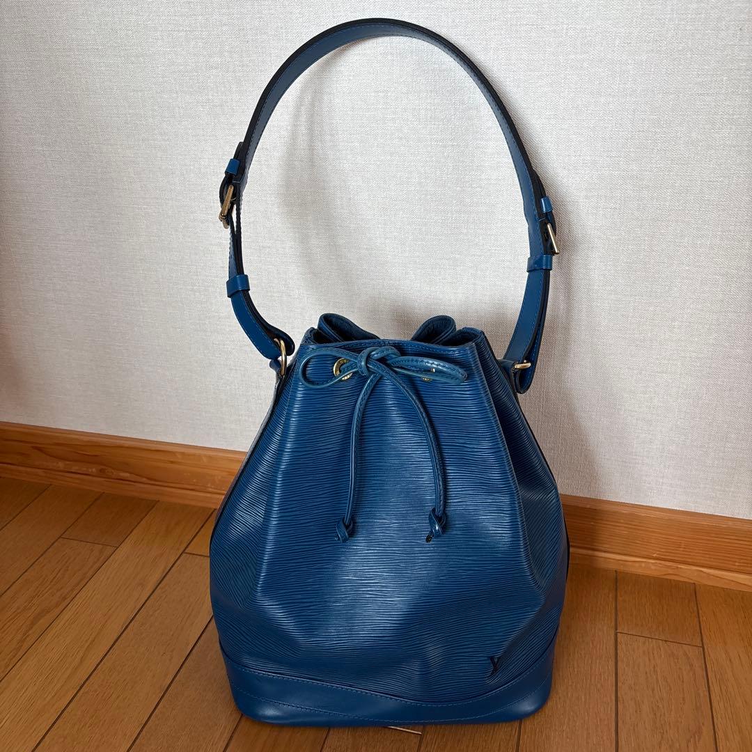 ルイヴィトン エピ ノエ ショルダーバッグ ブルー