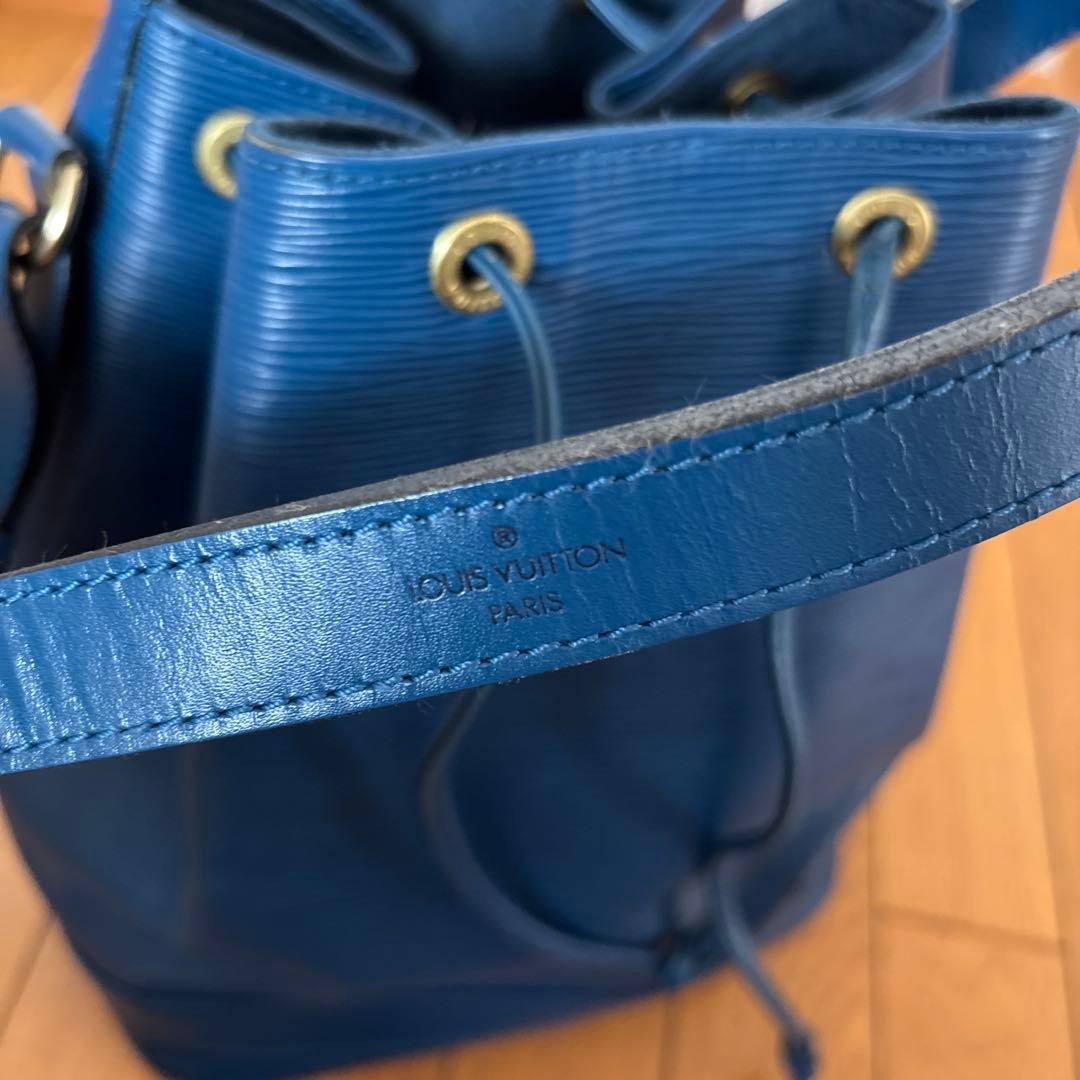 ルイヴィトン エピ ノエ ショルダーバッグ ブルー