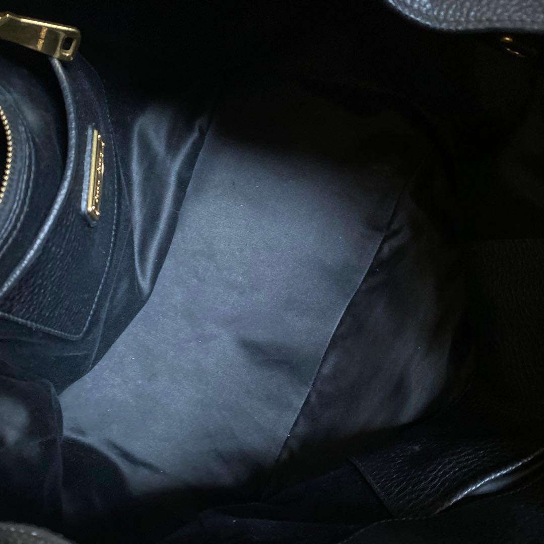 MIU MIU 黒レザー バッグ　ショルダー