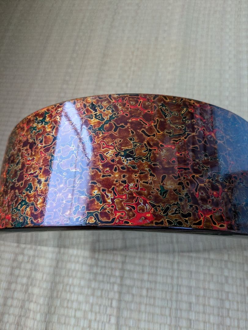 津軽塗の入れ物と皿