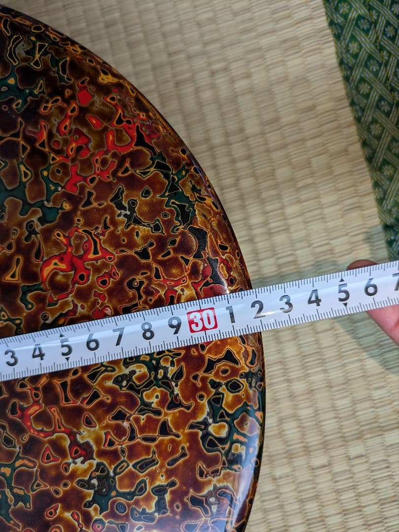 津軽塗の入れ物と皿