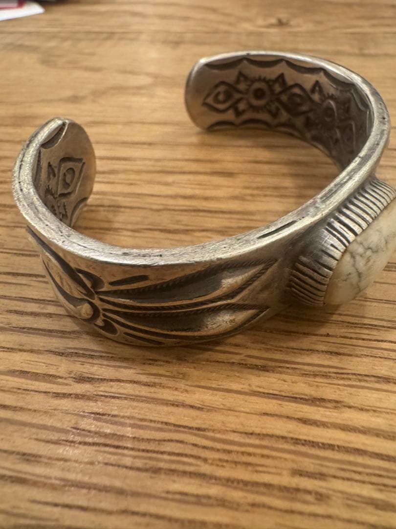 レイ　アダカイ　シルバー　バングル