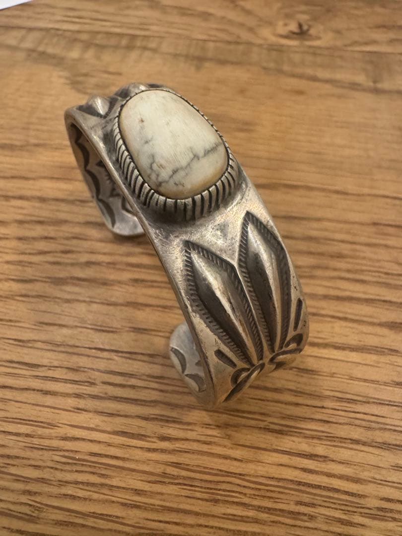 レイ　アダカイ　シルバー　バングル