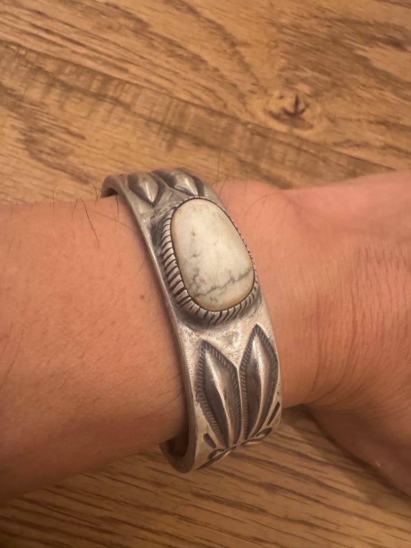 レイ　アダカイ　シルバー　バングル