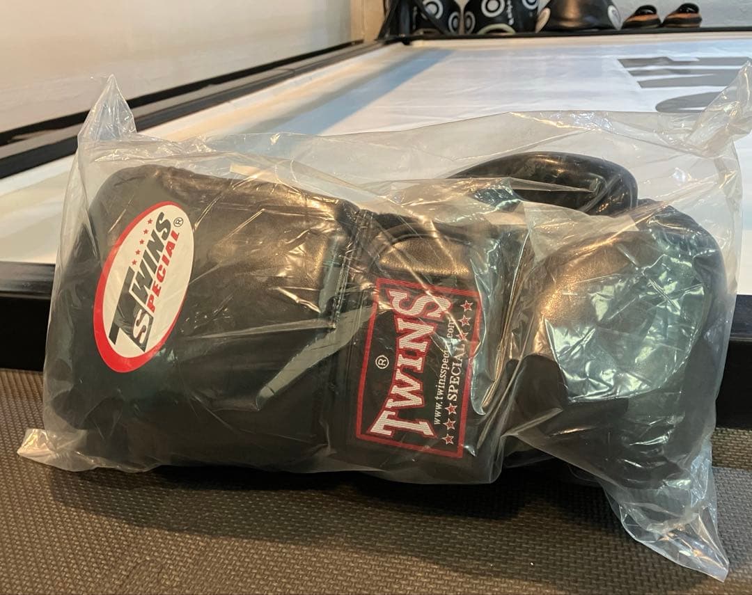 新品 Twins ボクシンググローブ 14oz